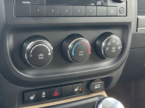 Used 2013 Jeep Patriot Latitude FWD image 17