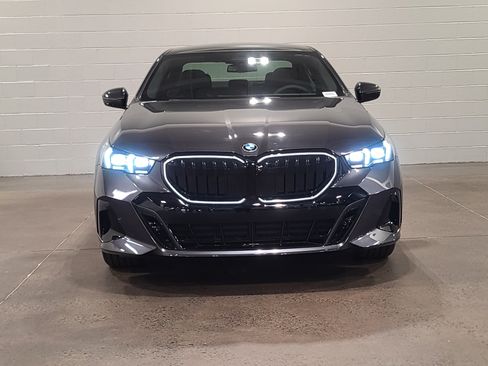 Used 2026 BMW 530i xDrive w/ M Sport Package AWD/4WD image 2