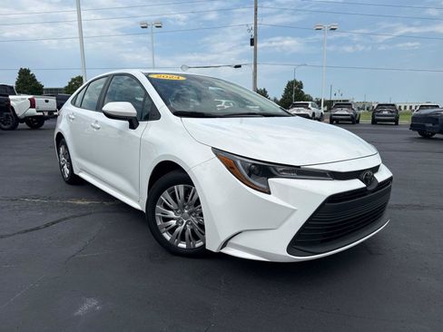 Used 2024 Toyota Corolla LE FWD image 2