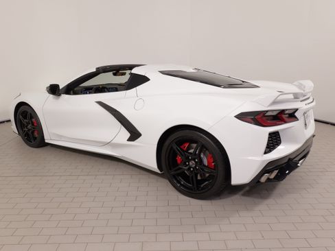 Used 2020 Chevrolet Corvette Stingray Preferred Cpe w/ 2LT Preferred Equipment Group RWD image 16