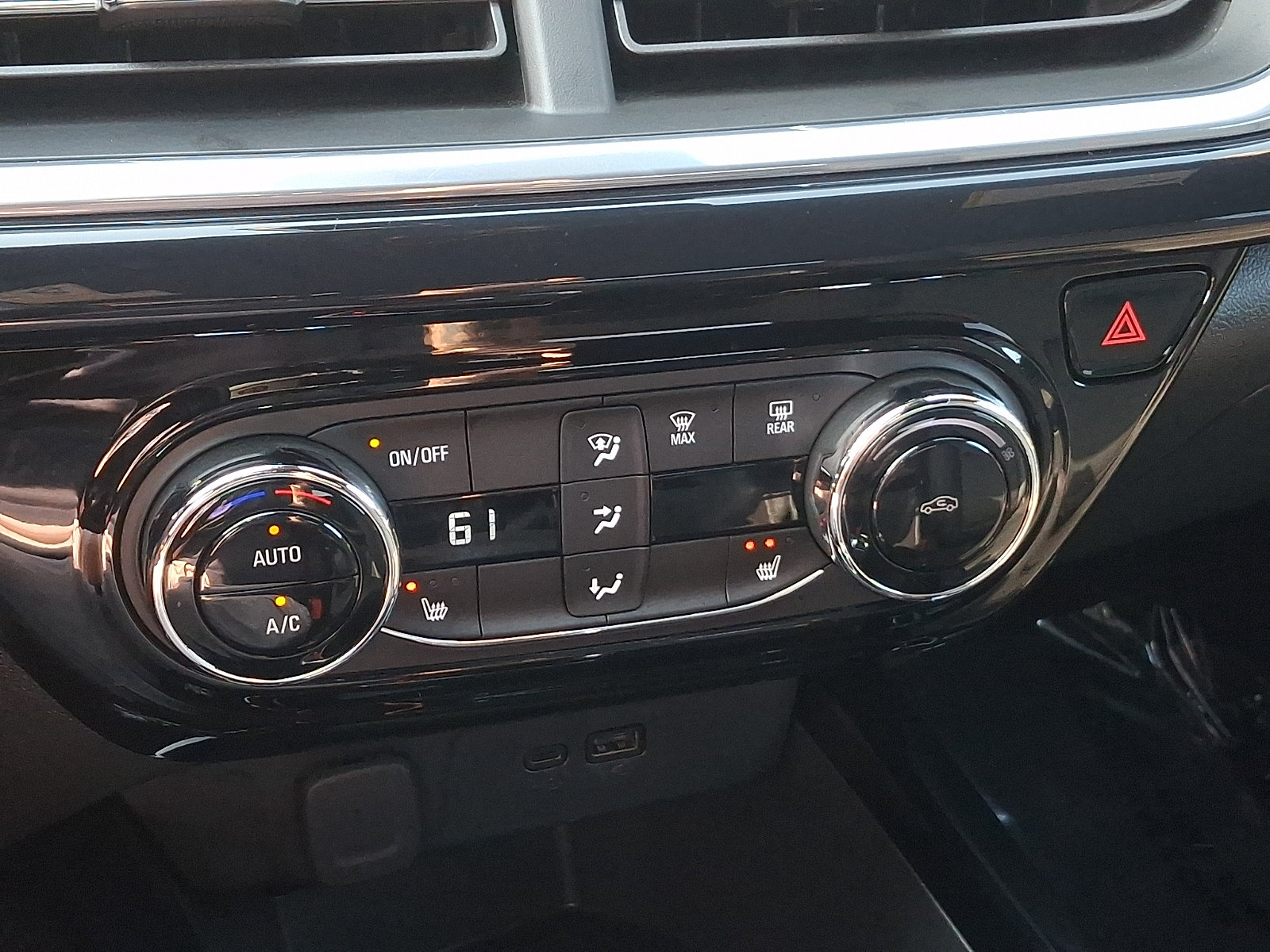 Used 2025 Chevrolet Trax RS w/ Driver Confidence Package FWD image 16