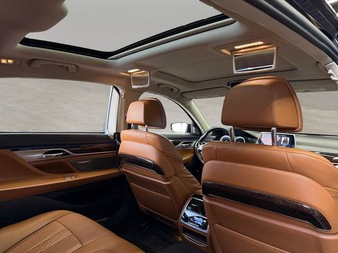Used 2018 BMW 750i xDrive image 18
