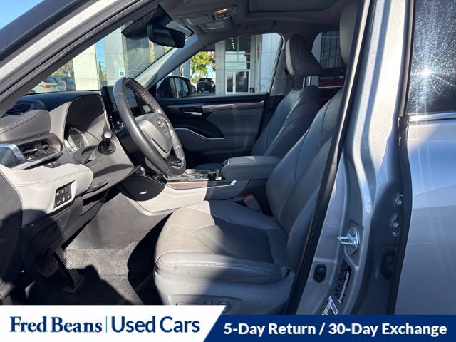 Used 2022 Toyota Highlander Limited AWD/4WD image 24