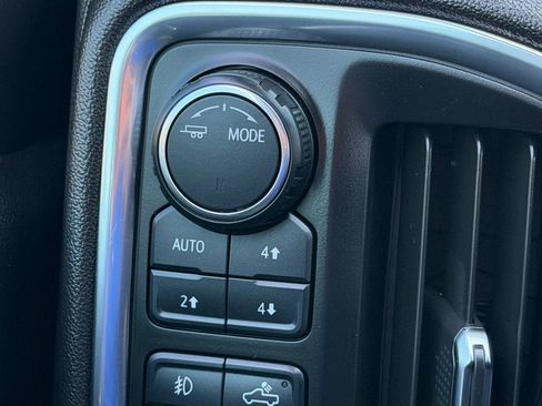 Used 2020 Chevrolet Silverado 1500 LT Trail Boss image 17