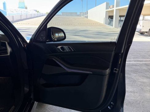 Used 2019 BMW X5 xDrive50i w/ M Sport Package image 26