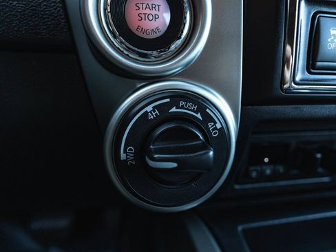 Used 2018 Nissan Titan PRO-4X AWD/4WD image 22