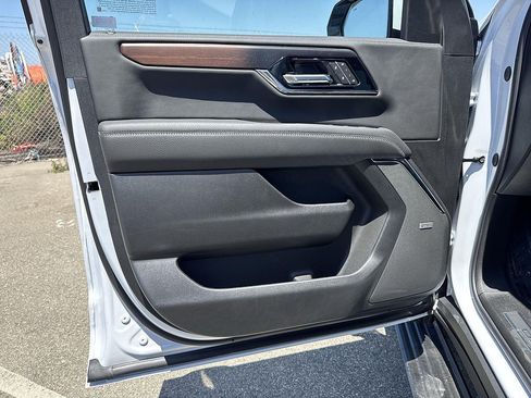 New 2026 GMC Yukon XL Denali w/ Denali Reserve Package AWD/4WD image 18