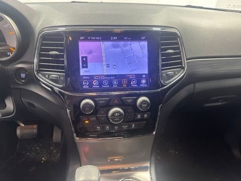 Used 2020 Jeep Grand Cherokee Altitude RWD image 16