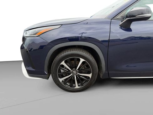 Used 2022 Toyota Highlander XSE AWD/4WD image 19