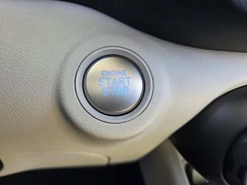 Used 2025 Hyundai Venue SEL image 28