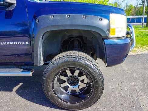 Used 2007 Chevrolet Silverado 1500 LTZ w/ Safety Package AWD/4WD image 34
