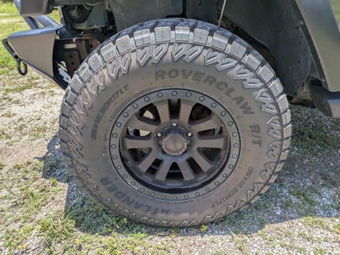 Used 2009 Jeep Wrangler Unlimited Sahara AWD/4WD image 11