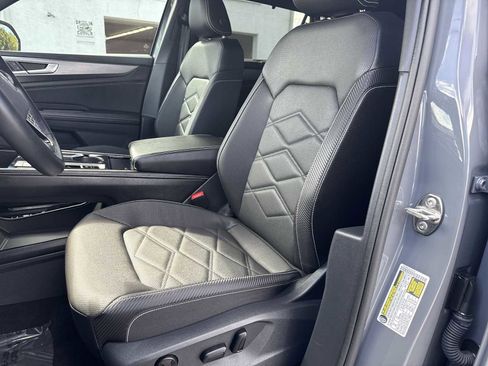 Used 2025 Volkswagen Atlas Cross Sport SE FWD image 23