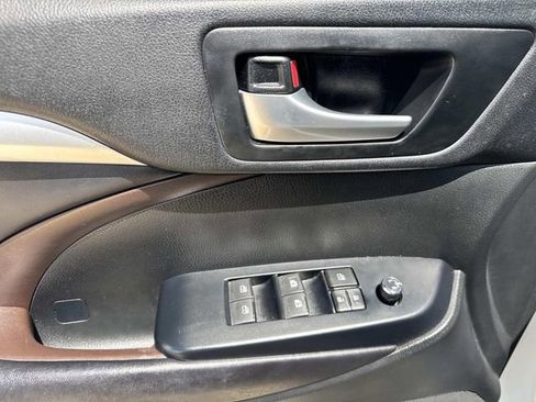 Used 2017 Toyota Highlander XLE FWD image 31