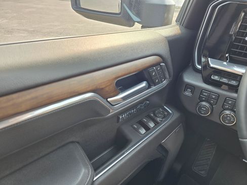 Used 2025 Chevrolet Silverado 1500 High Country w/ Technology Package AWD/4WD image 27