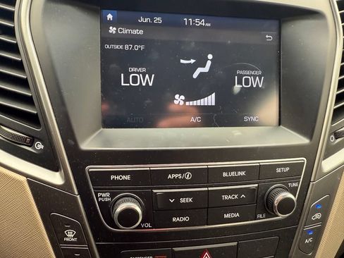 Used 2017 Hyundai Santa Fe Sport FWD image 19