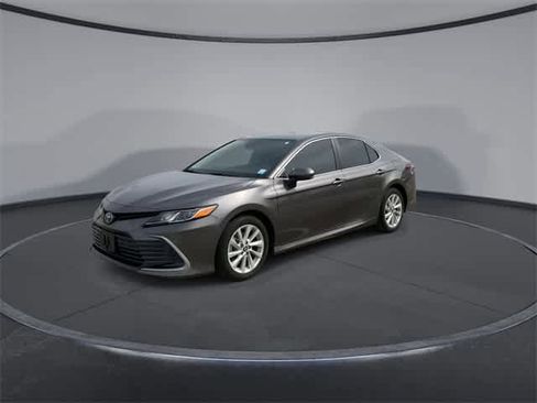 Used 2022 Toyota Camry LE image 4