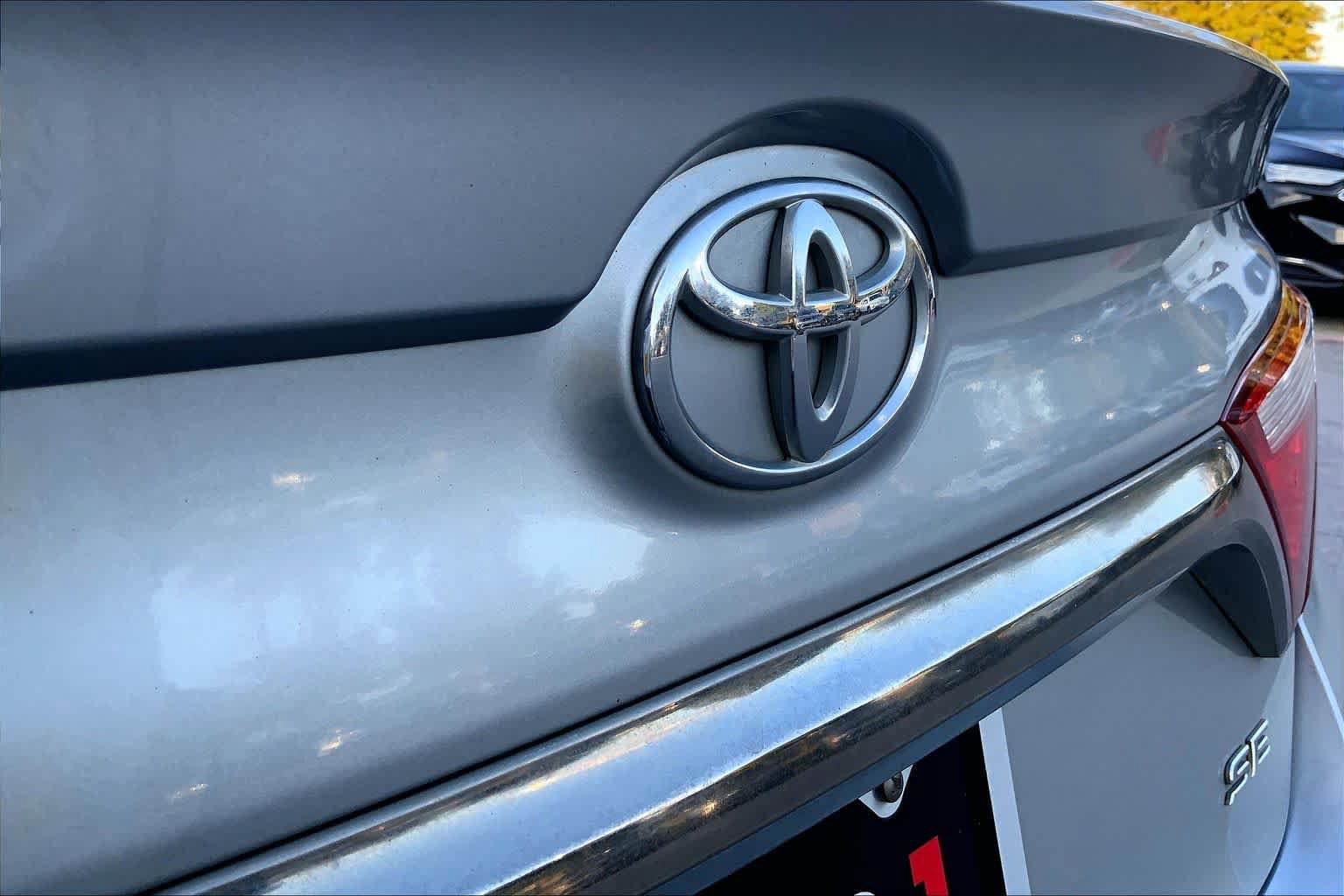 Used 2016 Toyota Camry SE FWD image 10