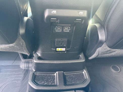 Used 2023 Jeep Wrangler Unlimited Sahara image 34