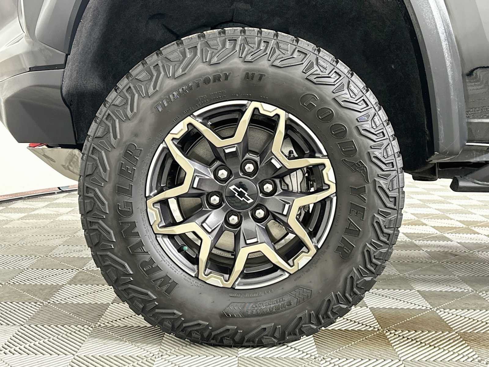 Used 2024 Chevrolet Colorado ZR2 w/ Safety Package AWD/4WD image 28