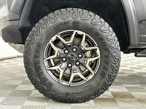Used 2024 Chevrolet Colorado ZR2 w/ Safety Package AWD/4WD image 28