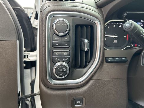 Used 2022 GMC Sierra 3500 Denali w/ Denali Ultimate Package image 25