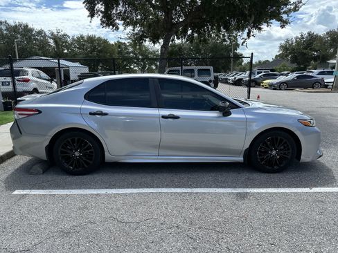 Used 2020 Toyota Camry SE FWD image 10