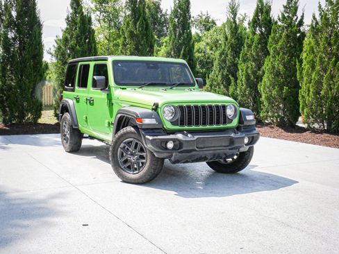 Used 2025 Jeep Wrangler Unlimited Sport AWD/4WD image 2