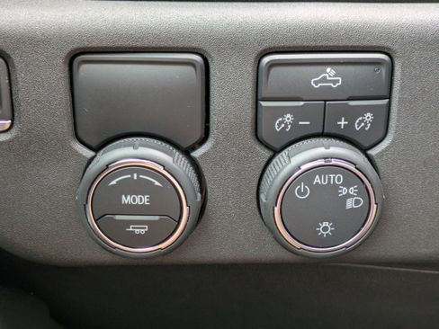 Used 2023 Chevrolet Silverado 1500 LT image 20