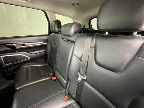 Used 2022 Kia Telluride LX AWD/4WD image 8