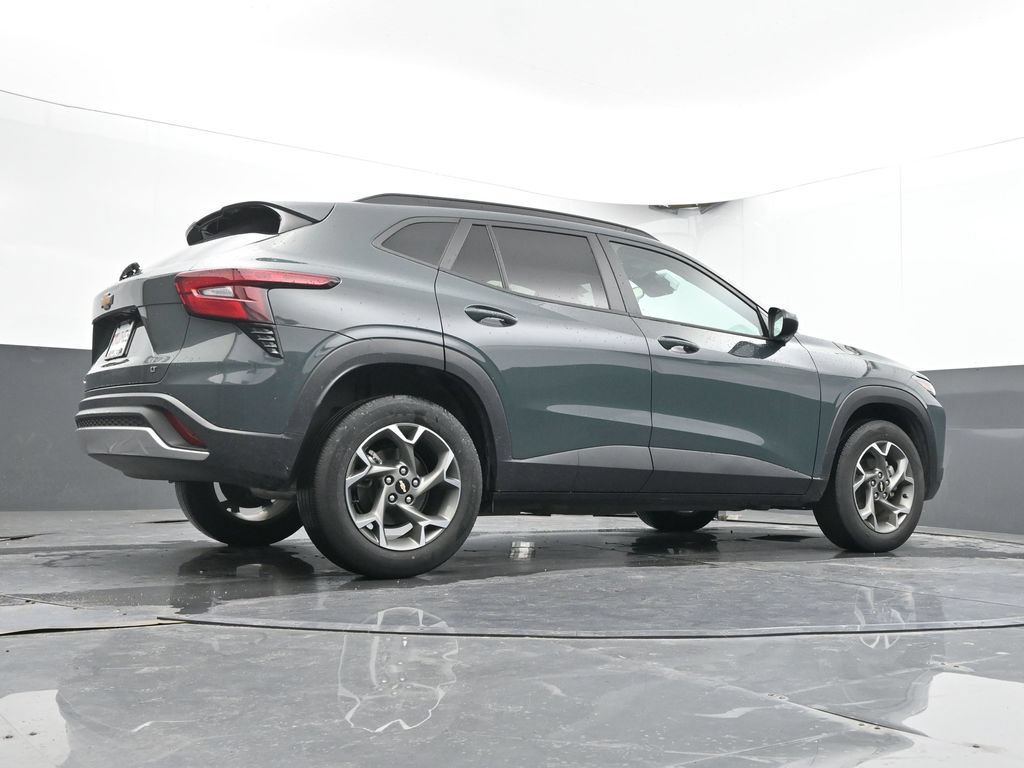 Used 2025 Chevrolet Trax LT FWD image 29