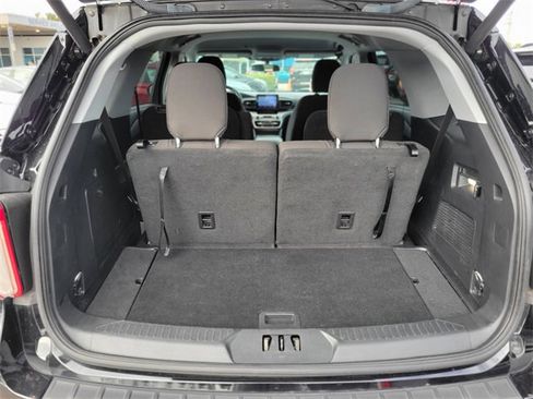 Used 2023 Ford Explorer XLT image 6