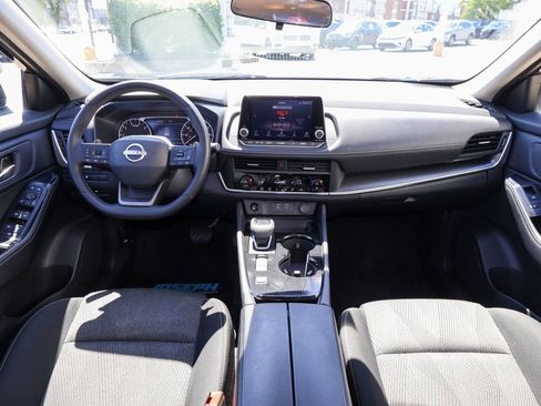 Used 2025 Nissan Rogue SV FWD image 16