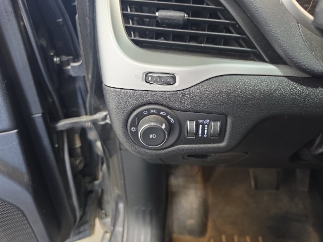 Used 2017 Jeep Cherokee Limited AWD/4WD image 15