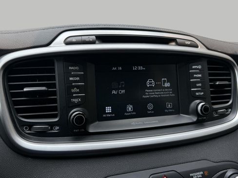 Used 2017 Kia Sorento AWD w/ LX Convenience Package image 34