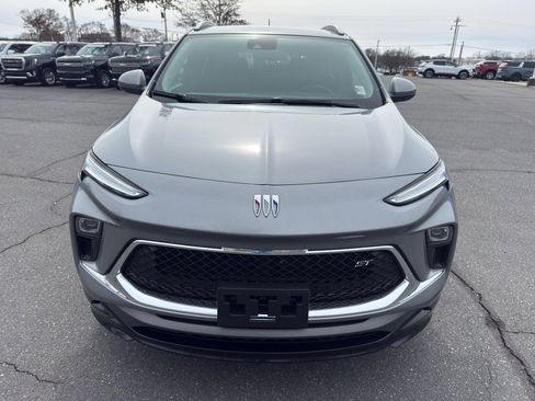 Used 2024 Buick Encore GX Sport Touring image 2