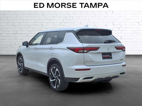 Used 2024 Mitsubishi Outlander SE AWD/4WD image 3