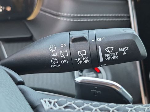 Used 2025 Jeep Grand Cherokee Altitude RWD image 24