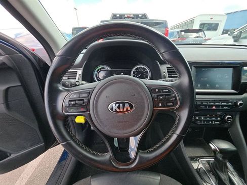 Used 2017 Kia Niro EX FWD image 16