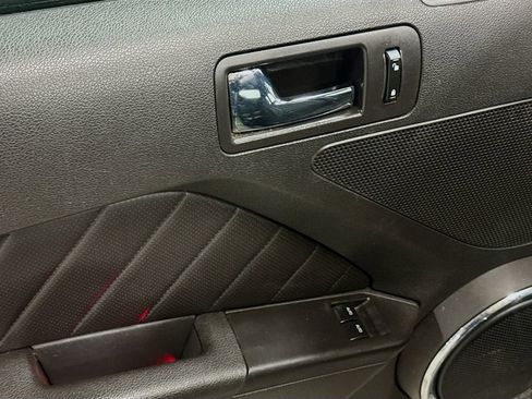 Used 2013 Ford Mustang Premium image 19