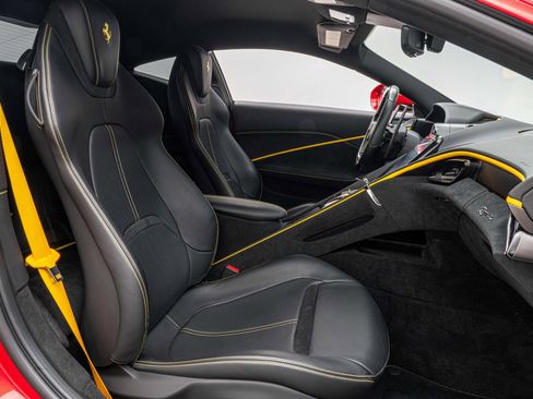 Certified 2022 Ferrari Roma image 32