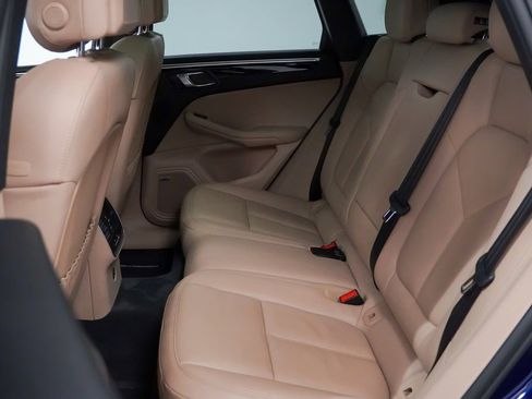 Certified 2022 Porsche Macan AWD/4WD image 18