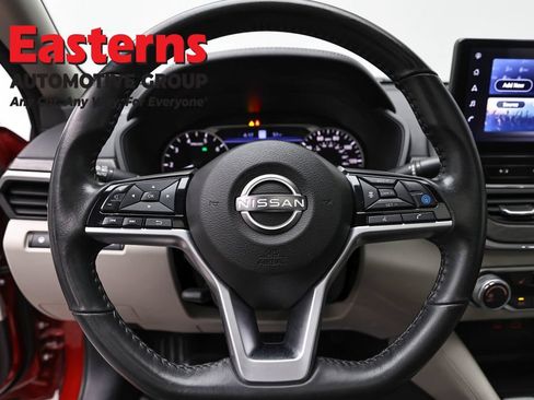 Used 2023 Nissan Altima 2.5 SV w/ SV Premium Package AWD/4WD image 10