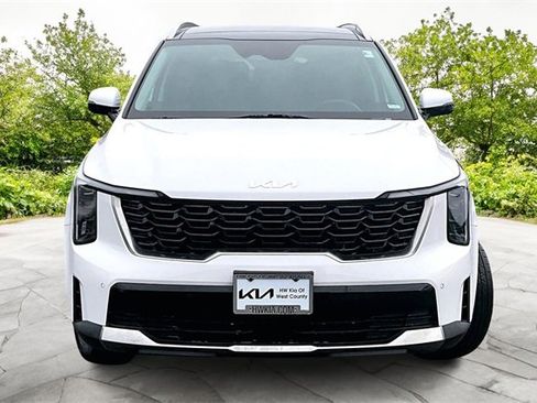 Certified 2025 Kia Sorento S w/ Panoramic Sunroof Package image 3