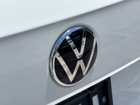 Used 2023 Volkswagen Taos SE FWD image 18