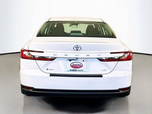 Used 2025 Toyota Camry LE image 6