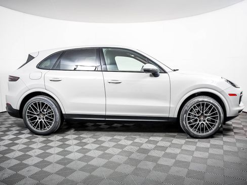 Certified 2023 Porsche Cayenne w/ Premium Package AWD/4WD image 9