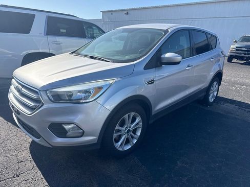 Used 2017 Ford Escape SE FWD image 1