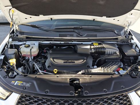 Used 2025 Chrysler Pacifica Select image 26