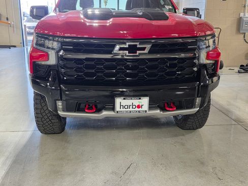Used 2023 Chevrolet Silverado 1500 ZR2 w/ Technology Package AWD/4WD image 9